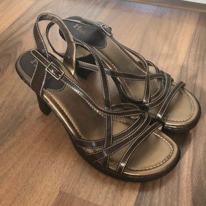 Mudd high heel shoes